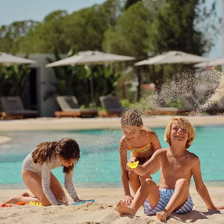 Anda Barut Collection - Ultra Hotel 5*
